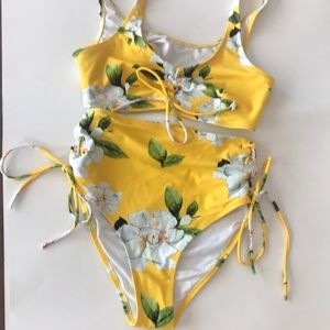 2 Piece Cupshe swimsuit S yellow tropical print